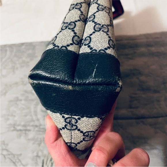 Rare vintage Navy Gucci tote w/ front pocket and red & navy stripe straps. - Picture 7 of 10